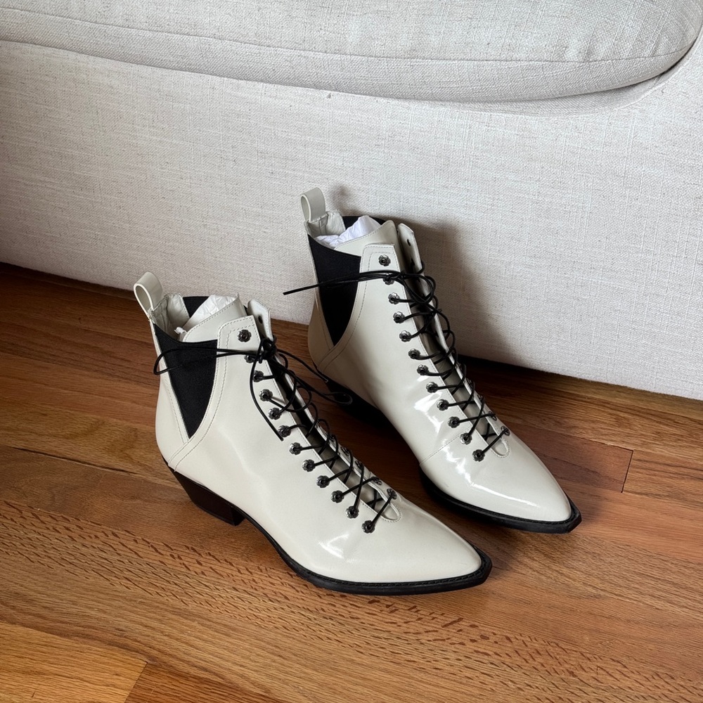 Coach Patent Leather Boots
In‎ White Size 10